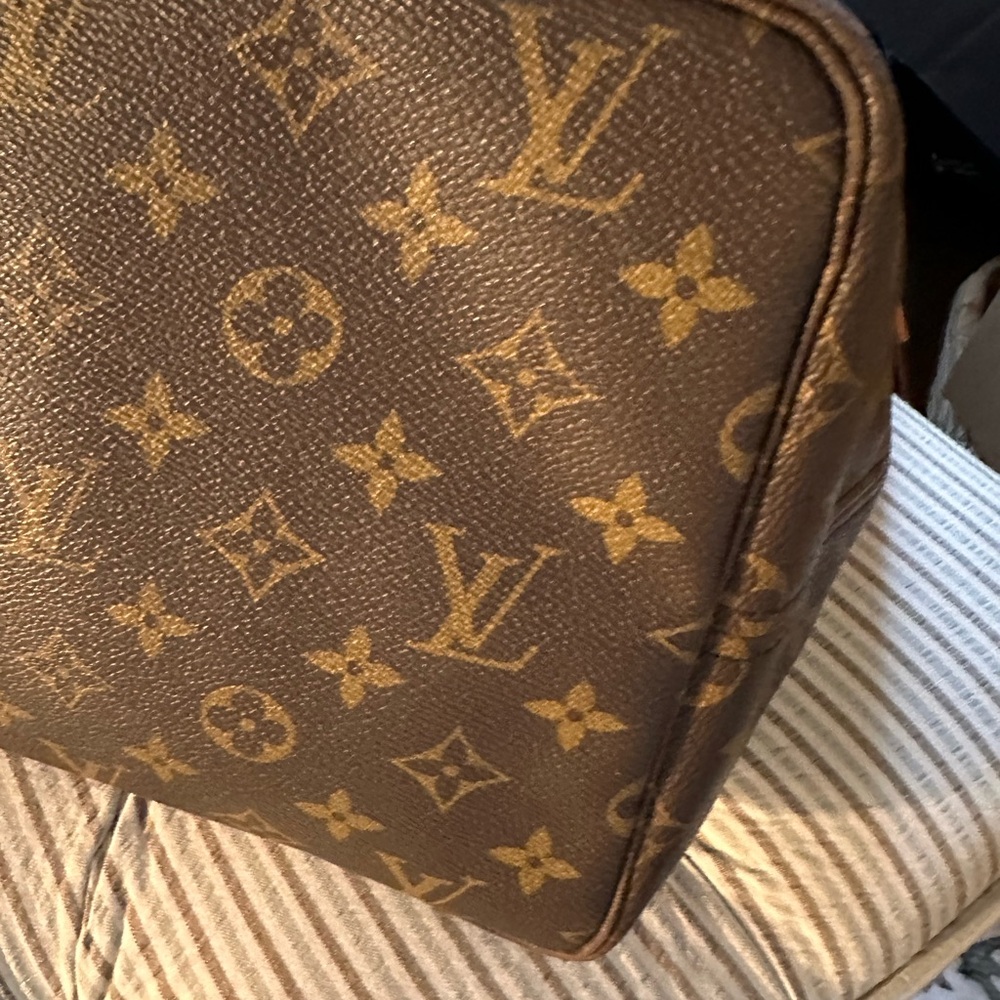 Louis Vuitton Classic Brown Monogram 𝙉𝙚𝙫𝙚𝙧𝙛𝙪𝙡𝙡  Tote 𝙂𝙈 𝙂𝙤𝙤𝙙 𝘾𝙤𝙣𝙙𝙞𝙩𝙞𝙤𝙣 - Picture 9 of 16